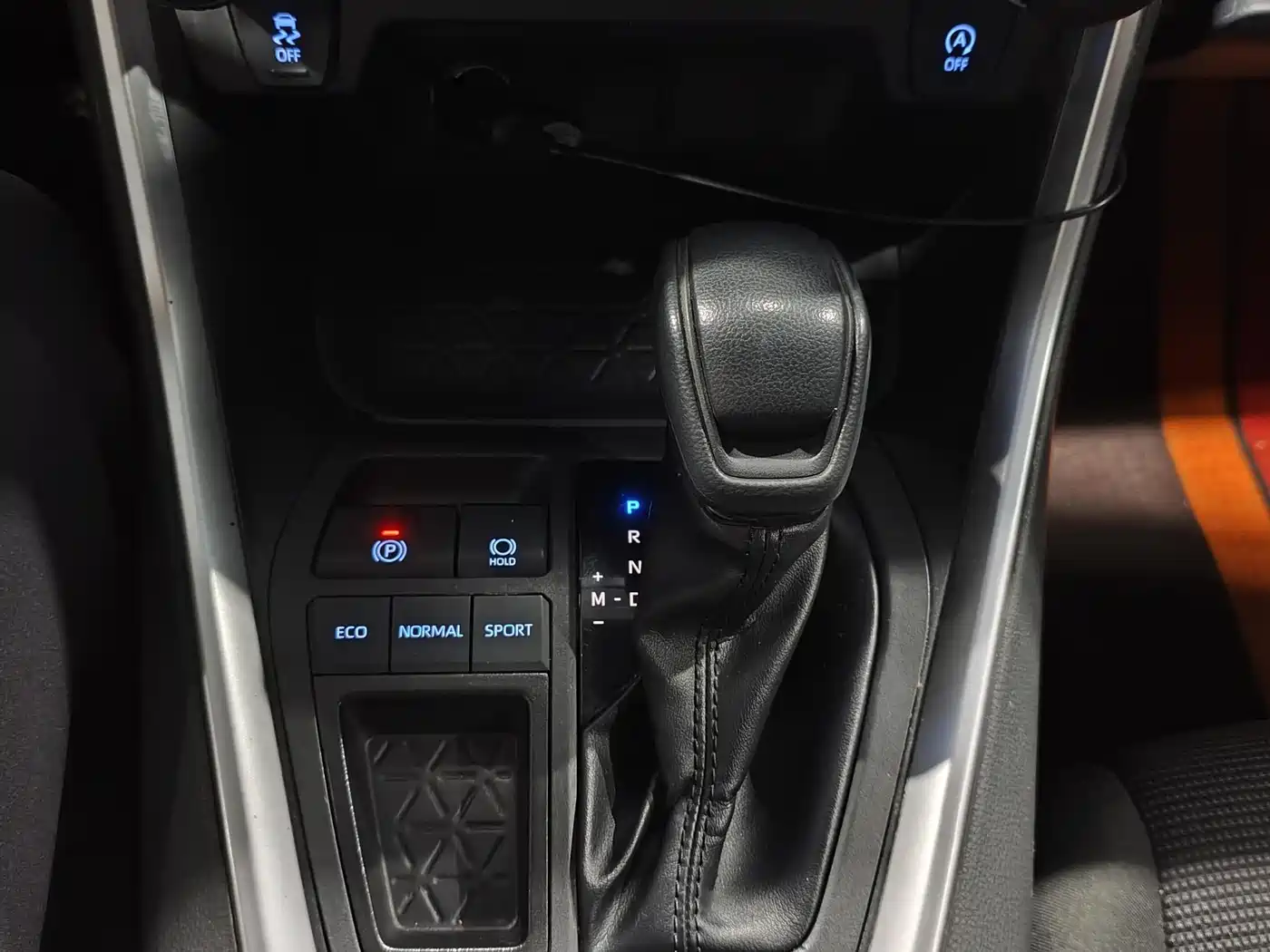 Toyota RAV4 Rongfang 2022 2.0L CVT 2WD Urban Edition фото 13