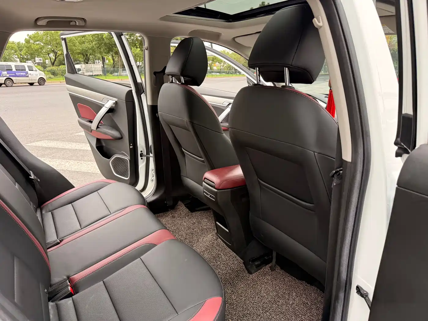 Photo 15 - Geely Binyue