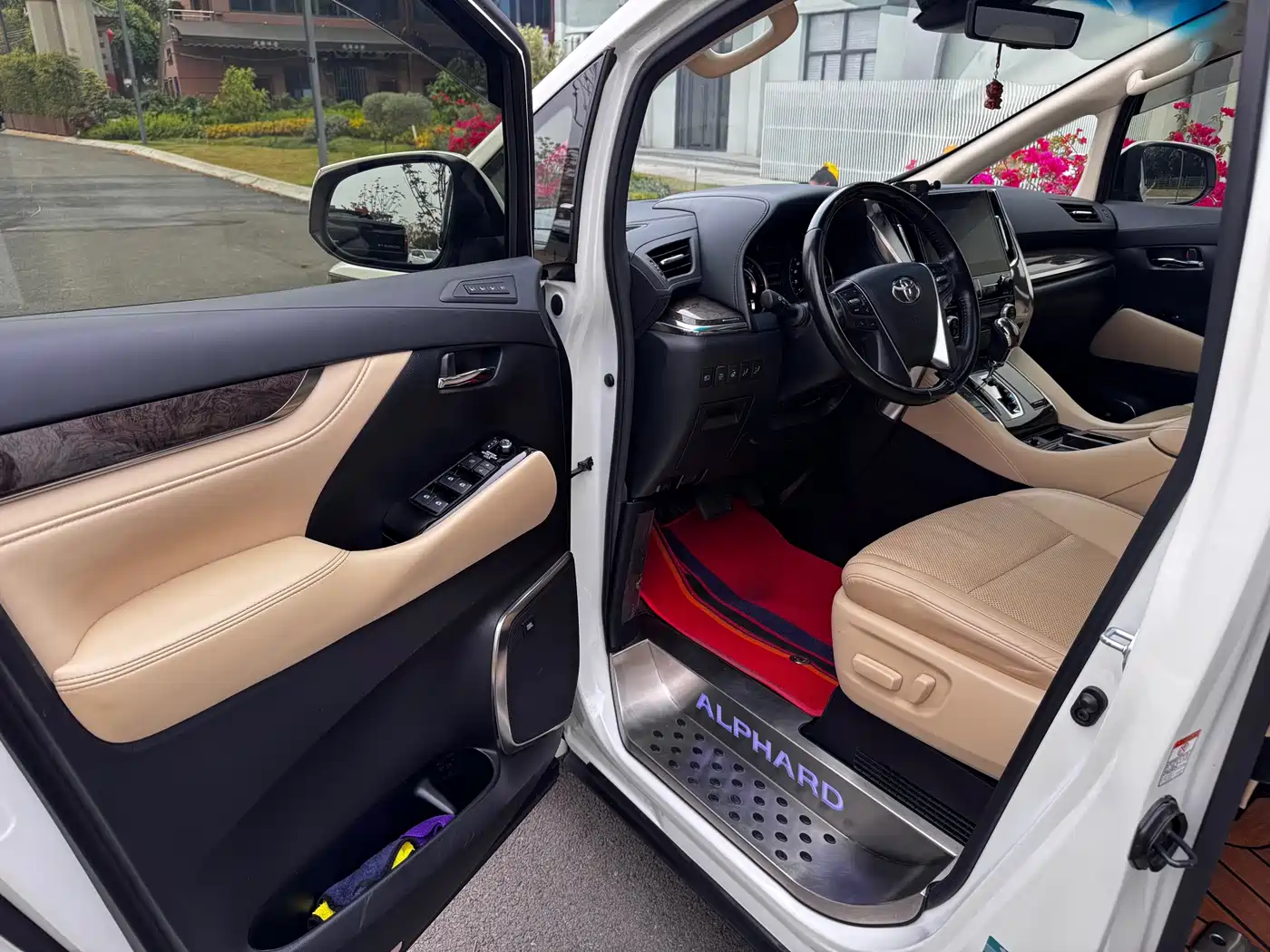 Toyota Alphard 2021 Hybrid 2.5L Premium фото 4