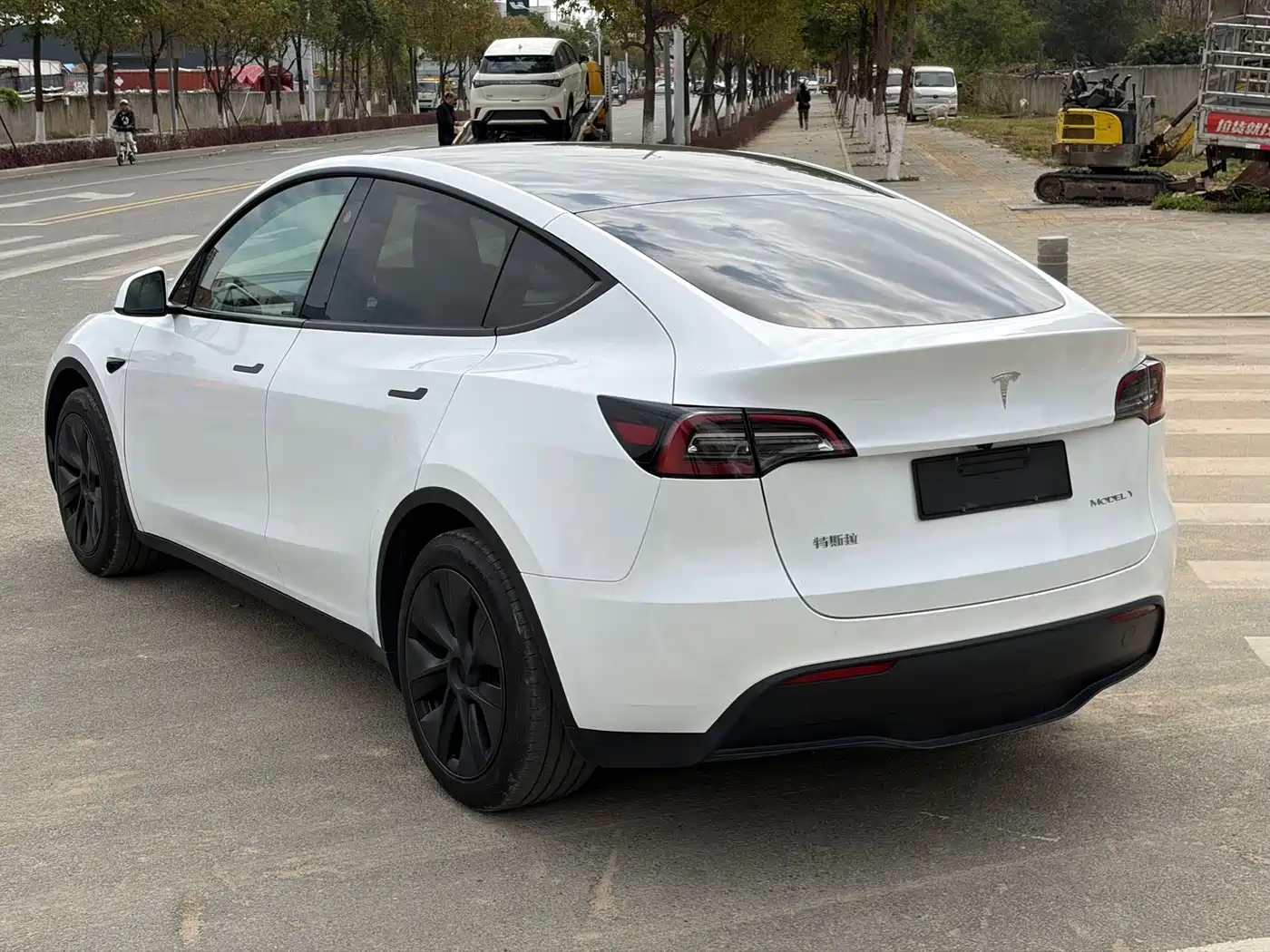 TESLA MODEL Y