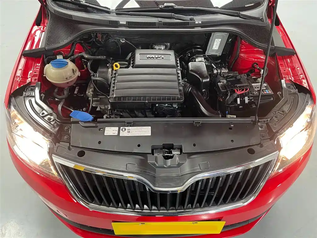 Škoda Skoda Rapid Spaceback 2016 Facelift 1.4L Manual Forward Edition фото 6