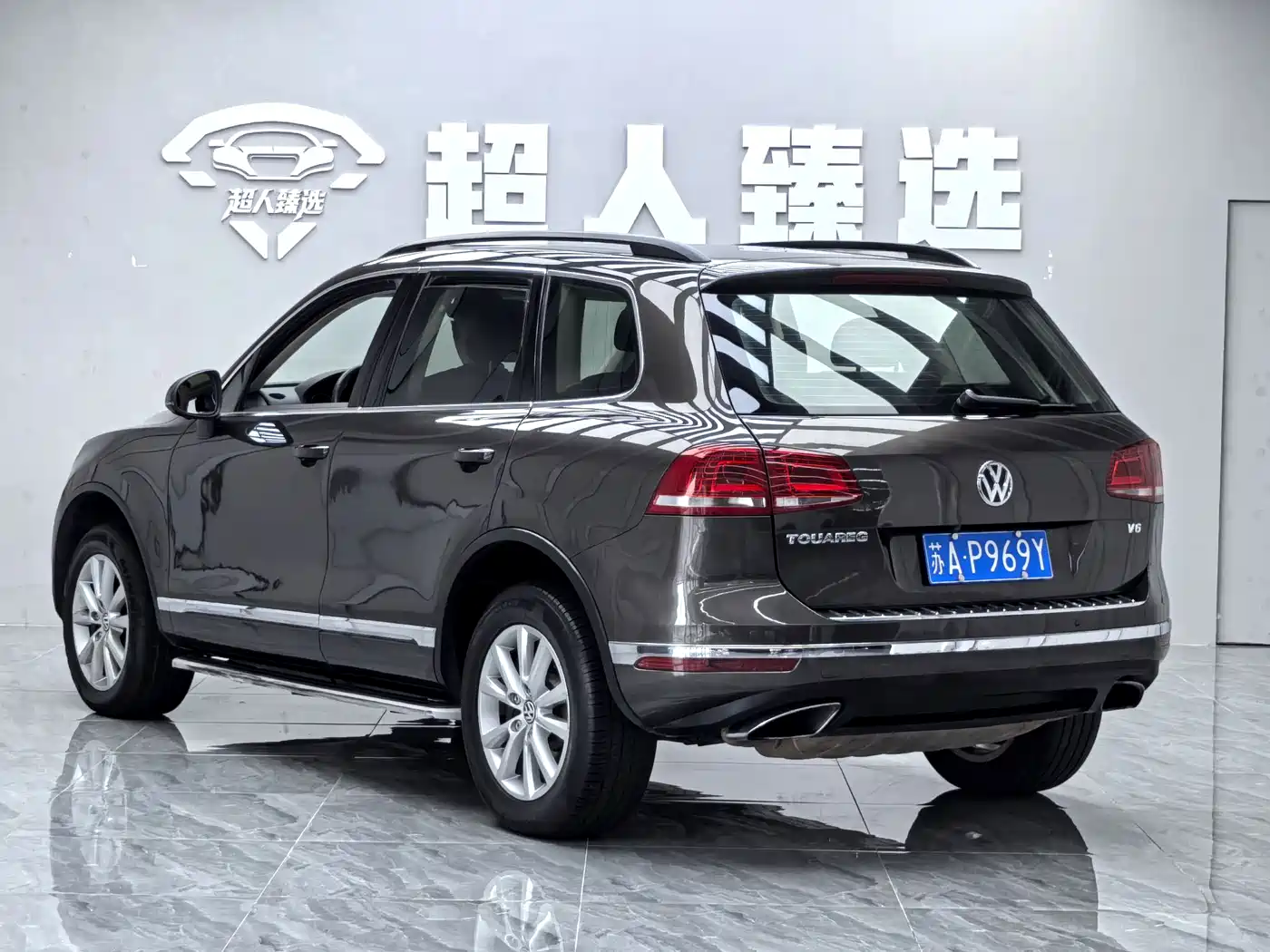 VOLKSWAGEN TOUAREG