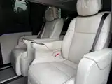 Photo 8 - Li Auto MEGA