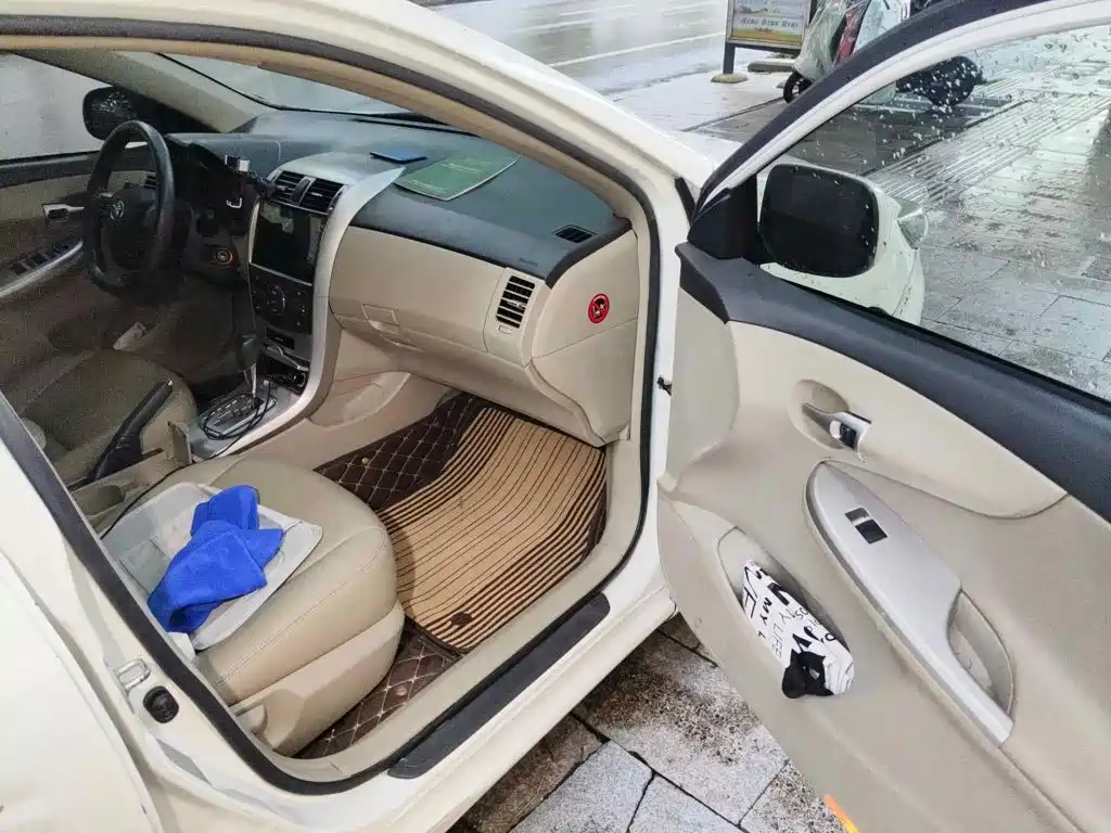صورة 12 - Toyota Corolla
