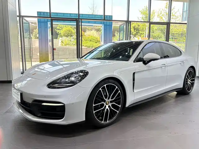 Porsche Panamera 2023