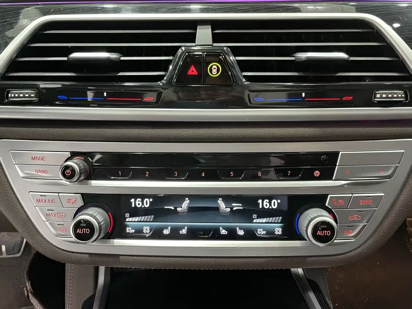 BMW 7 Series 2019 740Li Leading M Sport Package фото 9