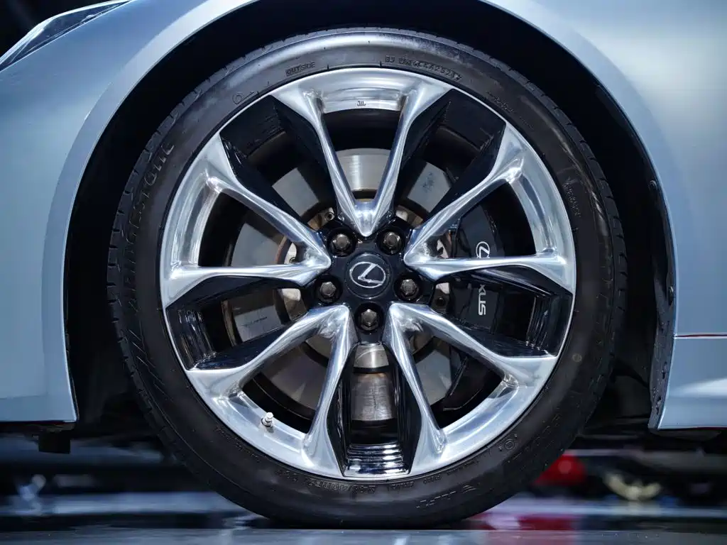 Фото 22 - Lexus LC