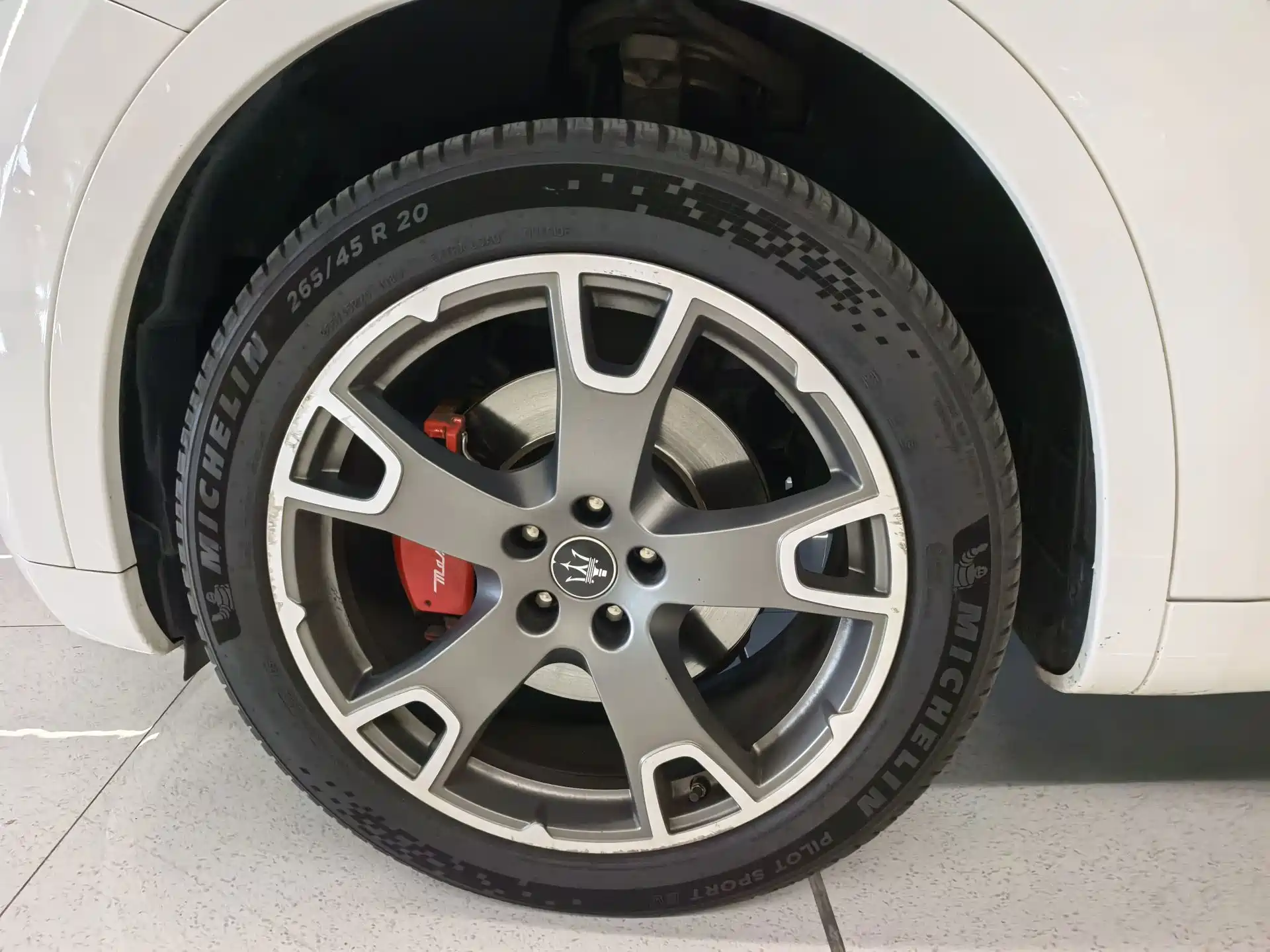 Photo 15 - Maserati Levante
