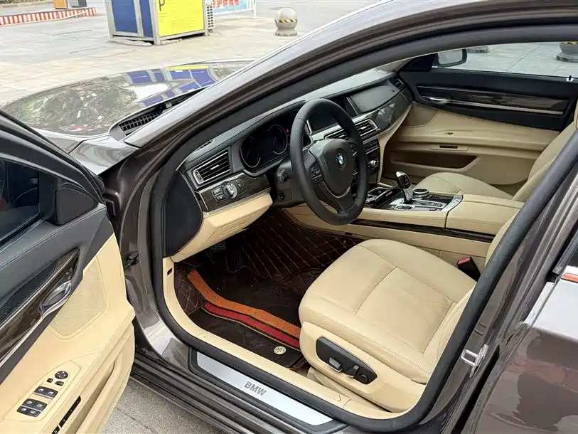 BMW 7 Series 2013 Model 730Li Leading фото 7