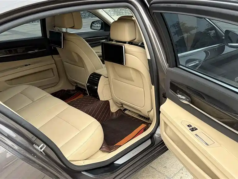 BMW 7 Series 2013 Model 730Li Leading фото 17