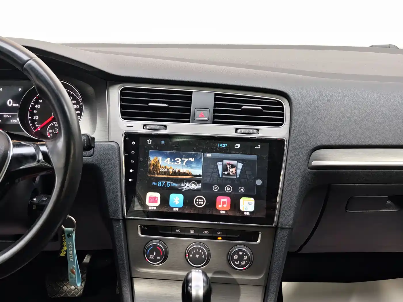 Volkswagen Golf 2016 230TSI Automatic Comfort фото 24