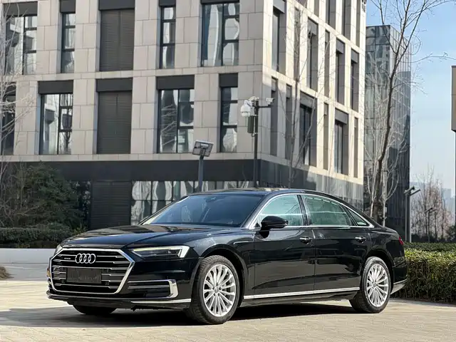 AUDI A8