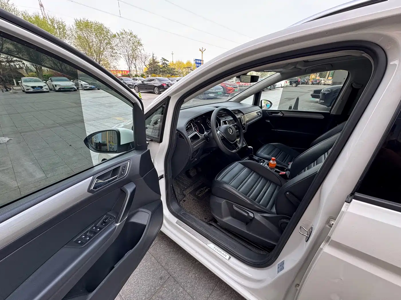 Volkswagen Touran 2018 Touran L 280TSI DSG Comfort Edition 7-seater China VI фото 8