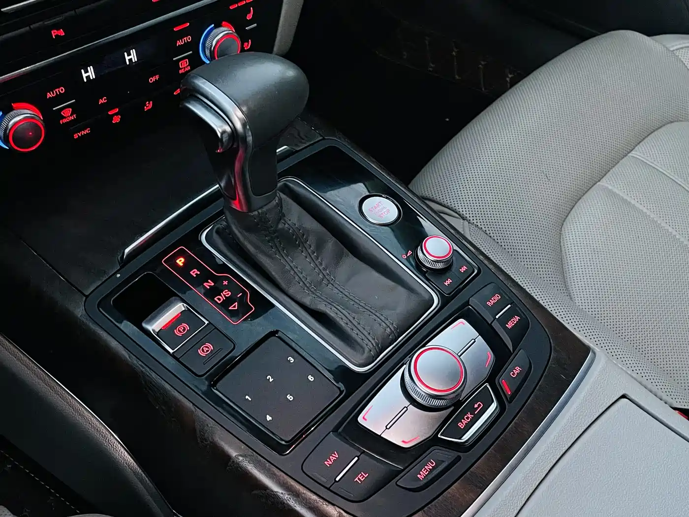 Audi A6L 2014 50 TFSI quattro Luxury фото 16