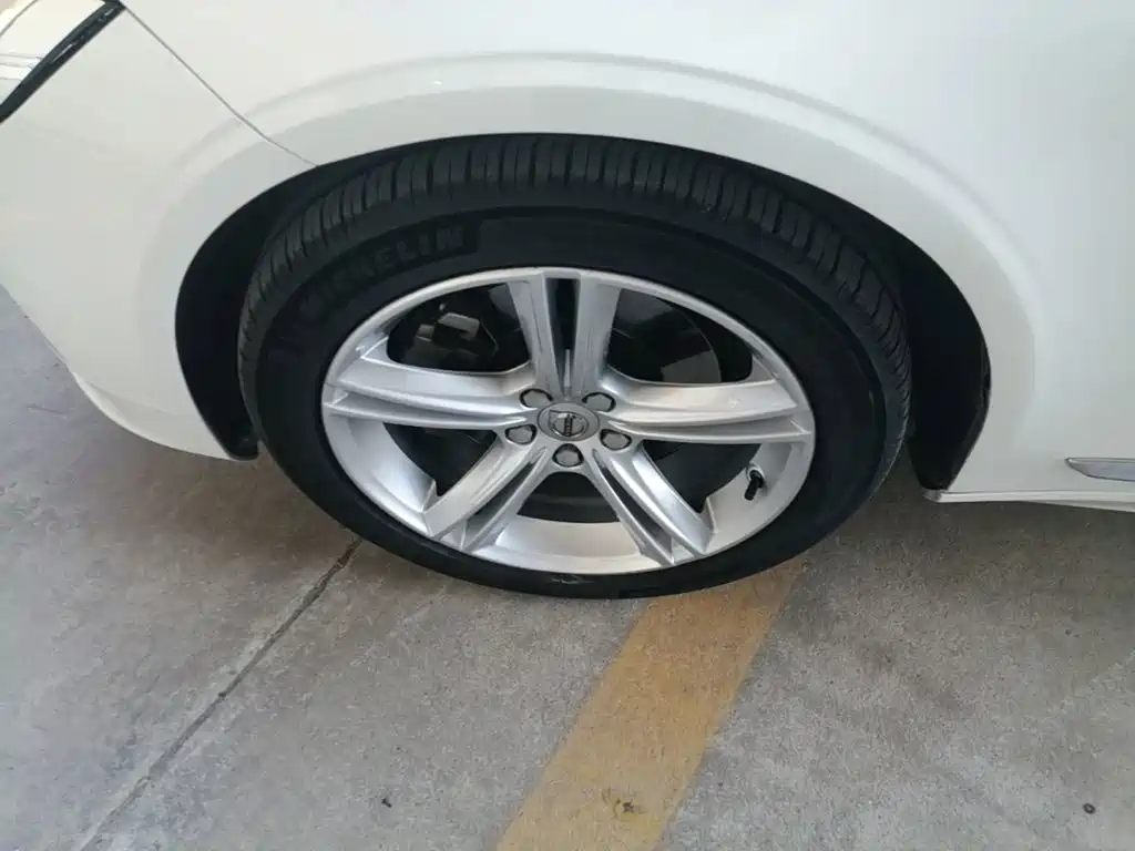 صورة 23 - Volvo S90