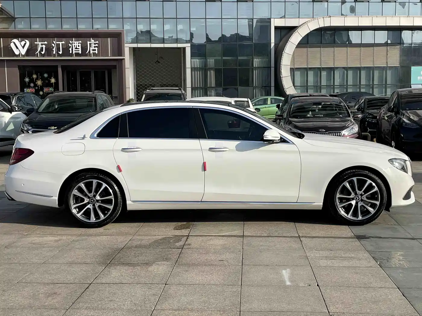 Mercedes-Benz E-Class 2017 E 300 L Luxury фото 31