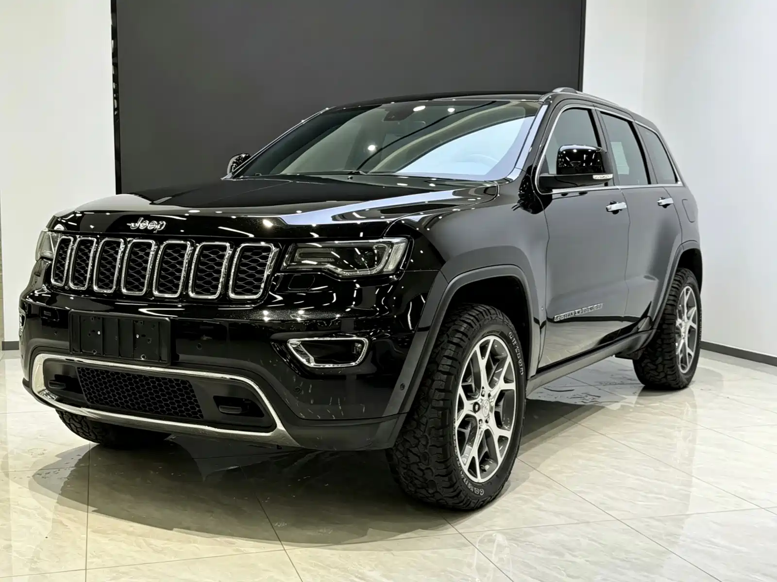 Photo 1 - Jeep Grand Cherokee (Import)