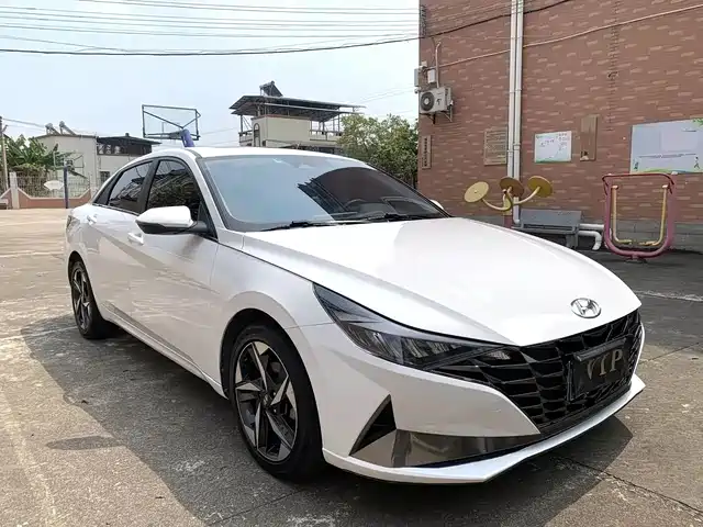 Hyundai Elantra 1.5L CVT LUX, Премиум