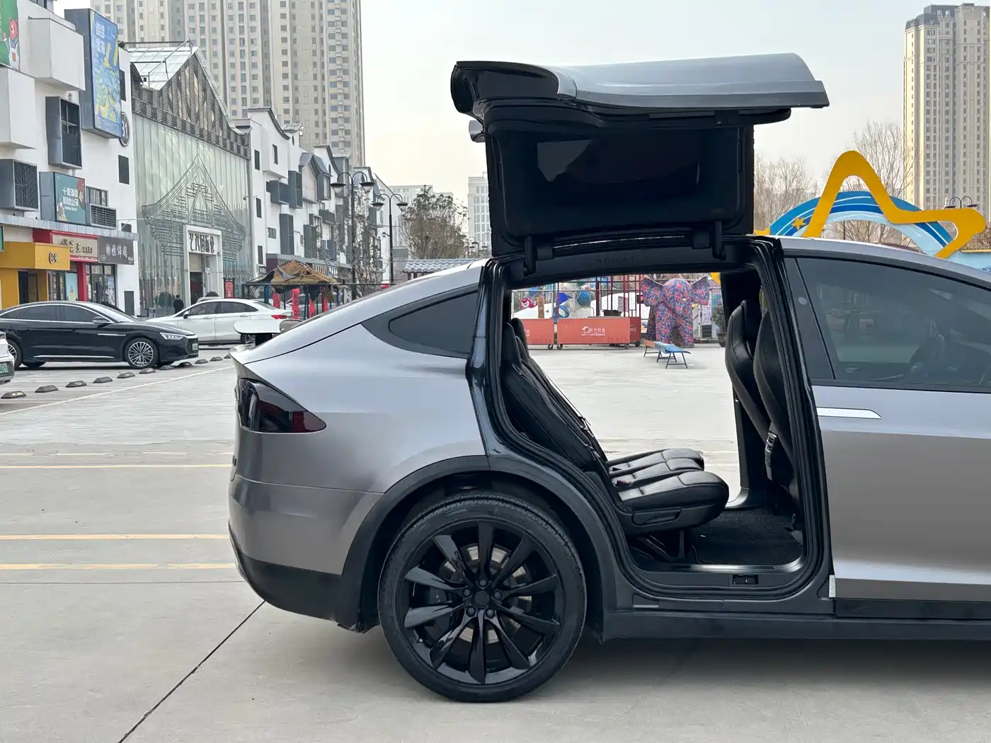 TESLA MODEL X