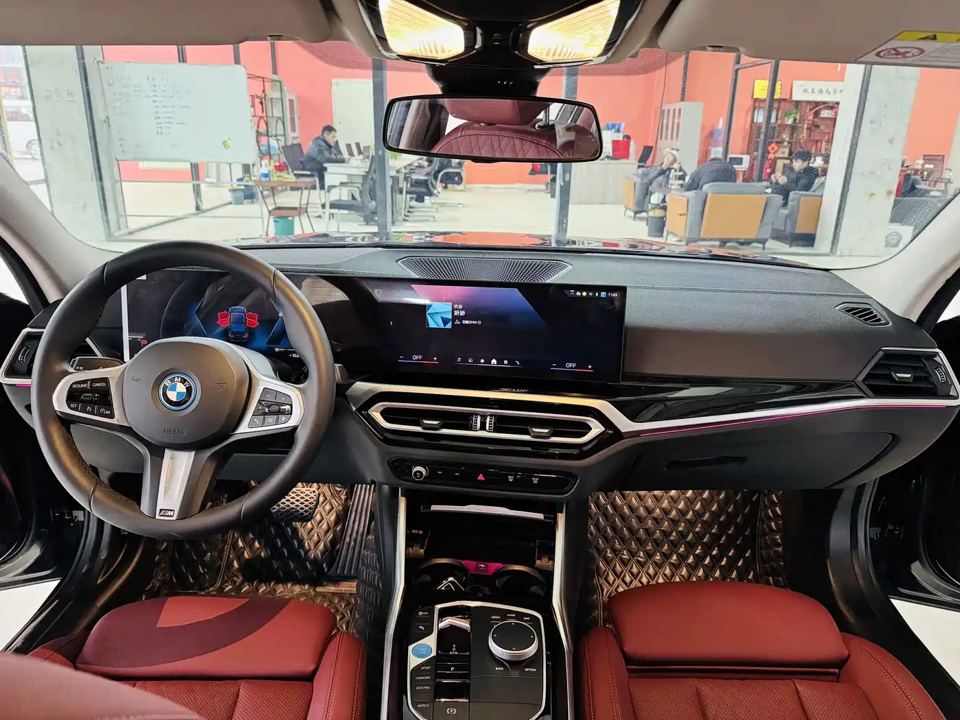 BMW i3 2023 eDrive 40 L Shadow Night Sport Package фото 5