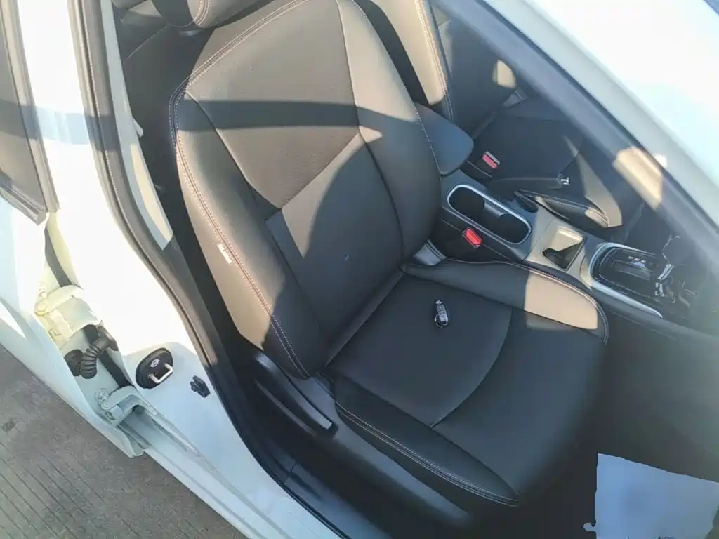 Photo 25 - Nissan Tiida
