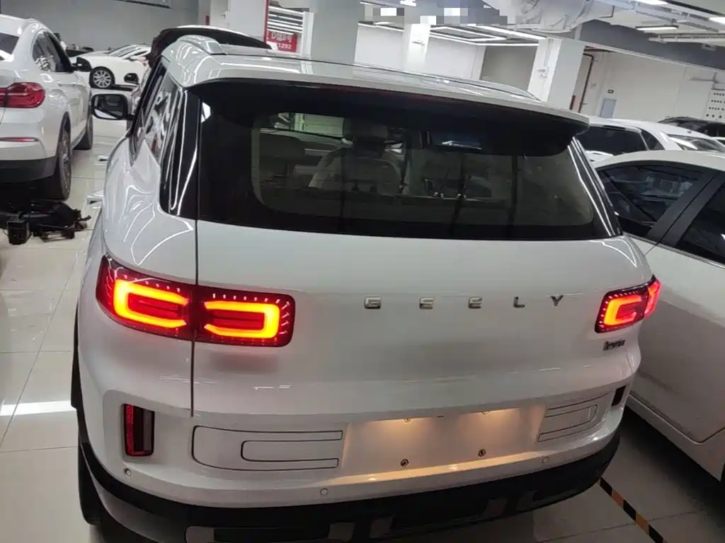 Фото 6 - Geely ICON