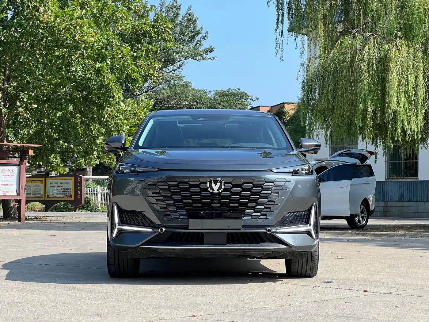 Changan UNI-K 2023 2023 2.0T 2WD Delight Edition