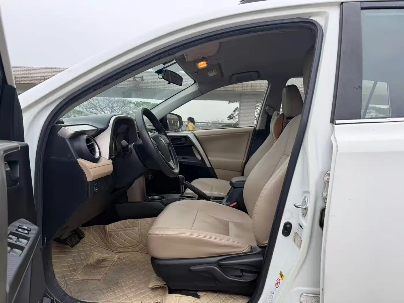 Toyota RAV4 Rongfang 2013 2.0L CVT 2WD Urban фото 9