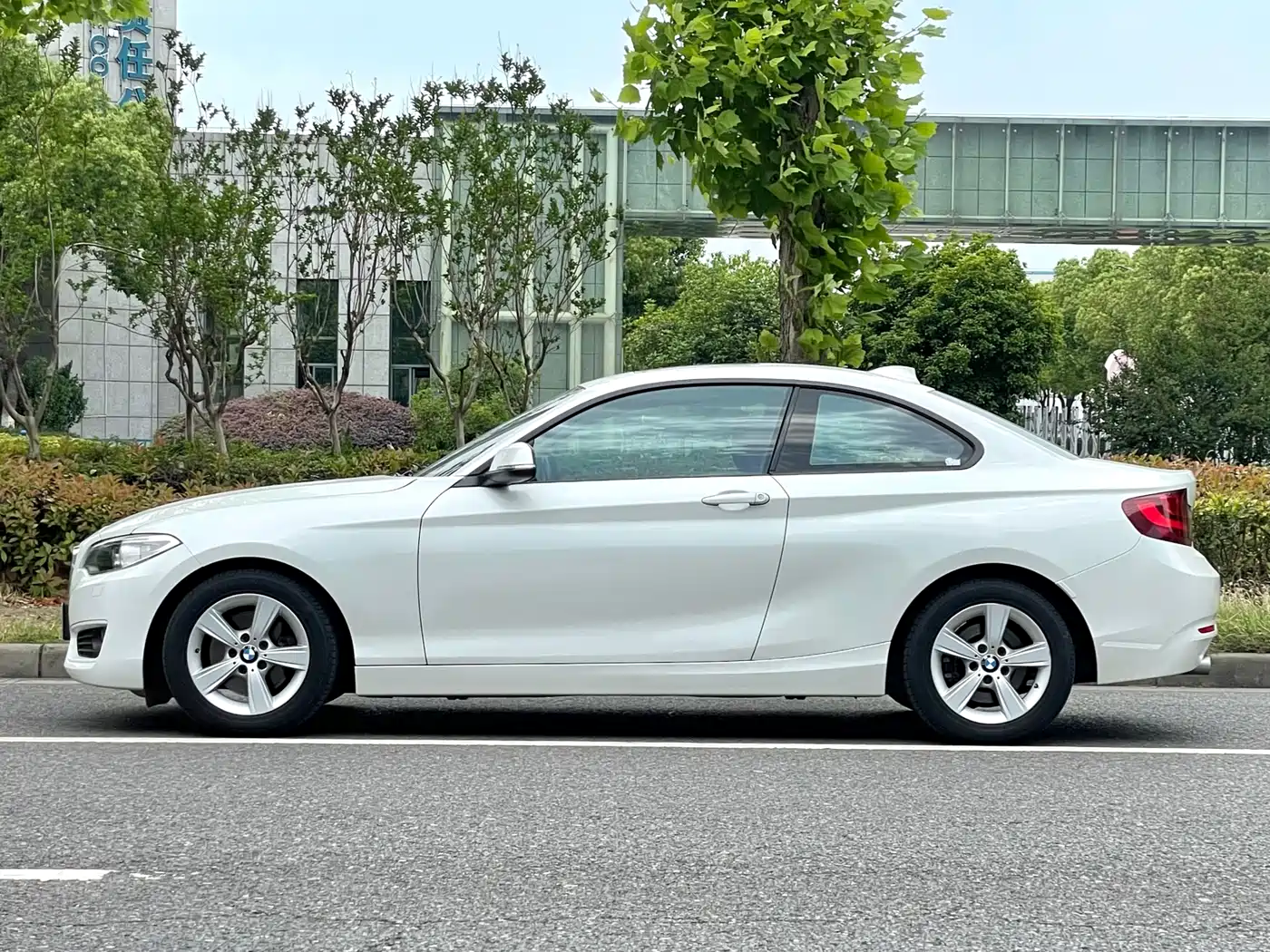 BMW 2 Series (Import) 2014 220i Leading фото 7