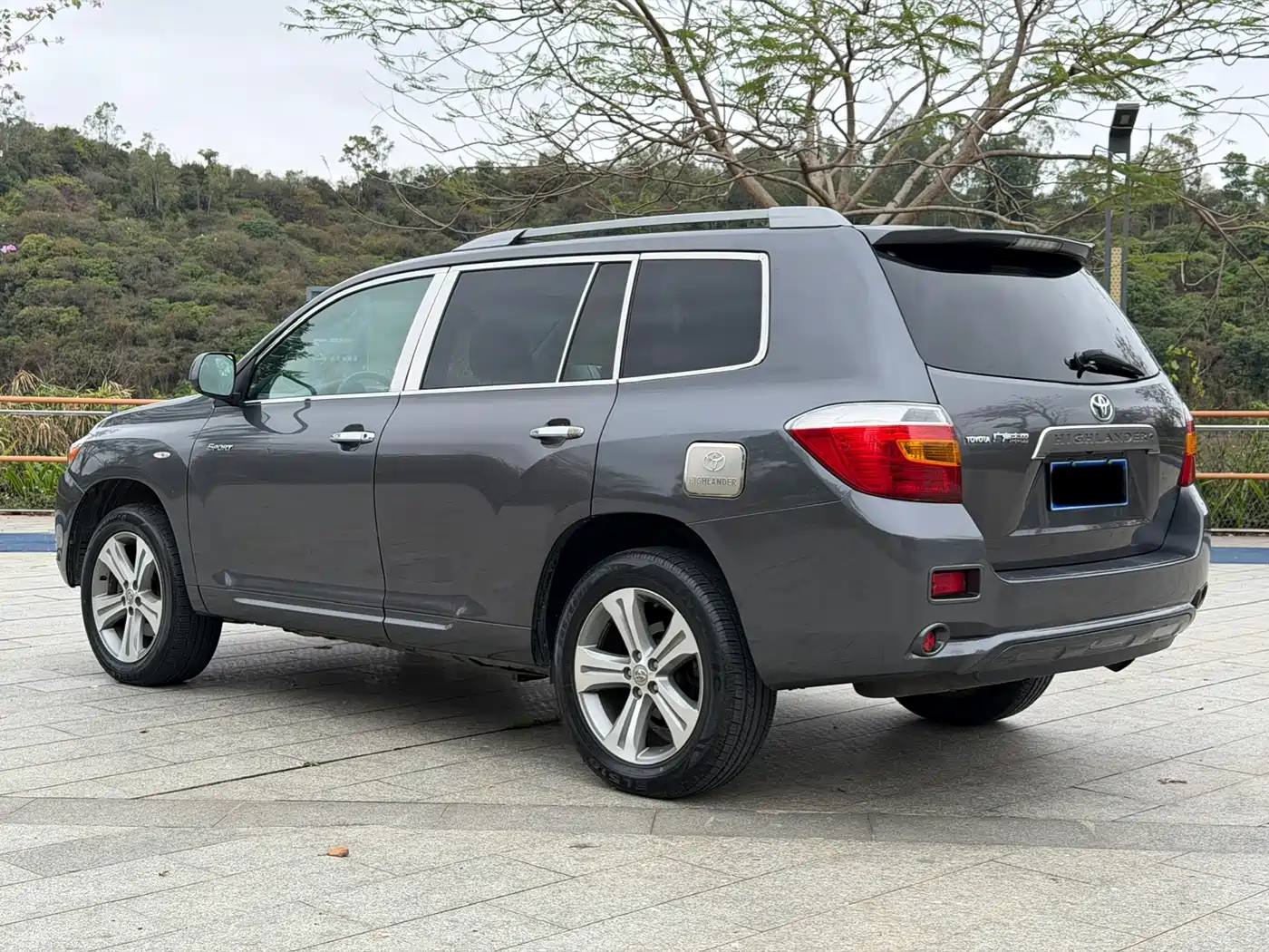 Toyota Highlander 2009 2.7L 2WD 7-seater Luxury Edition фото 7