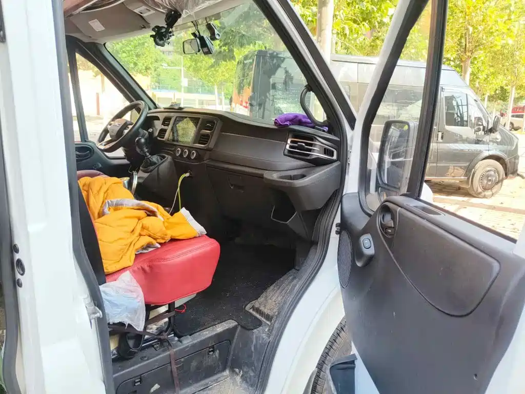 Jiangling JMC Fushun 2025 2023 2.0T Manual Medium Wheelbase Medium Roof Commercial Multi-Purpose Vehicle 7-Seater