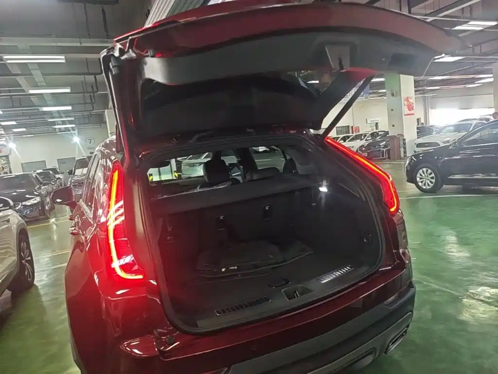 Cadillac XT4 2019 2018 28T FWD Leading Edition