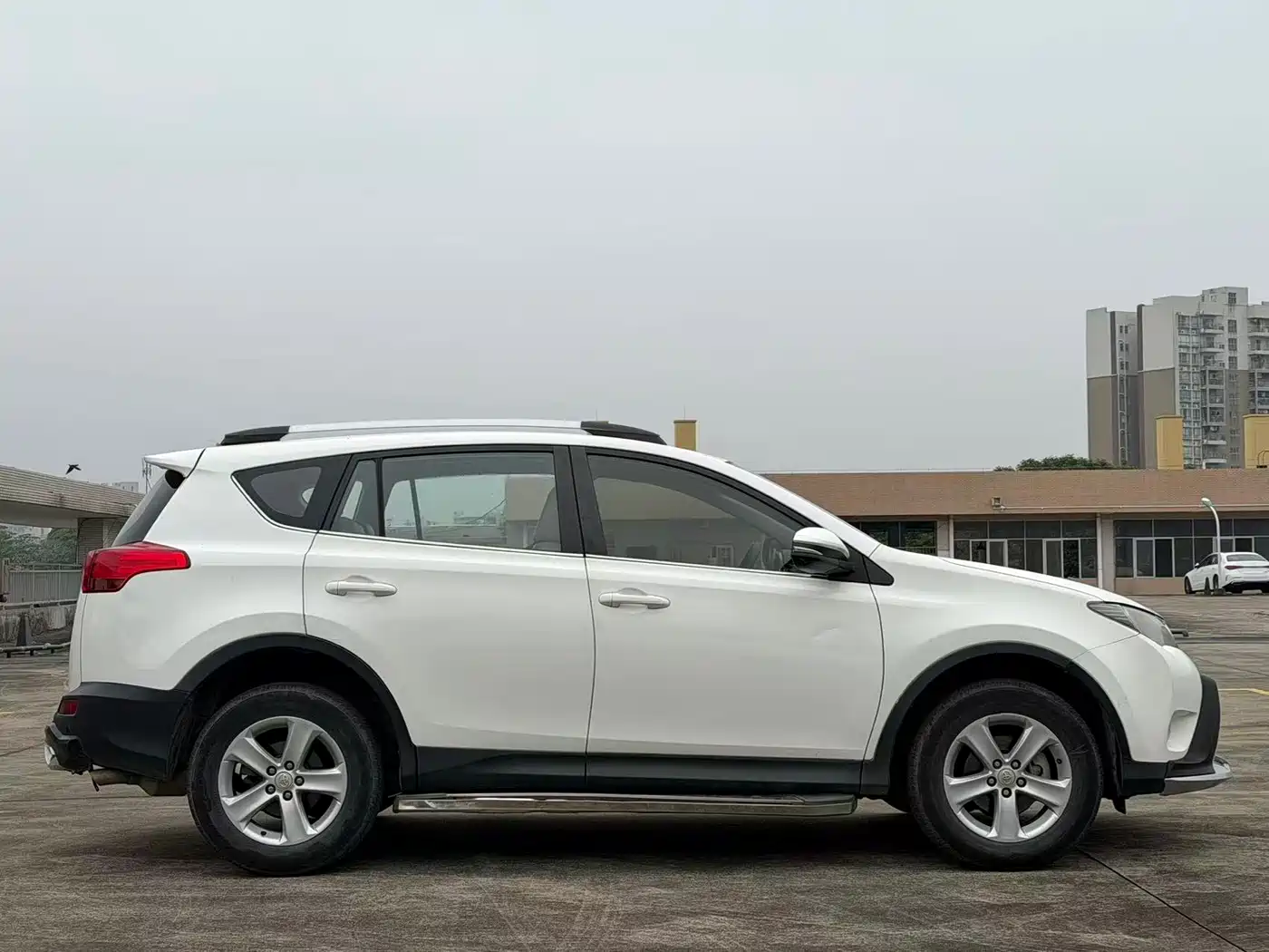 Toyota RAV4 Rongfang 2013 2.0L CVT 2WD Urban фото 4