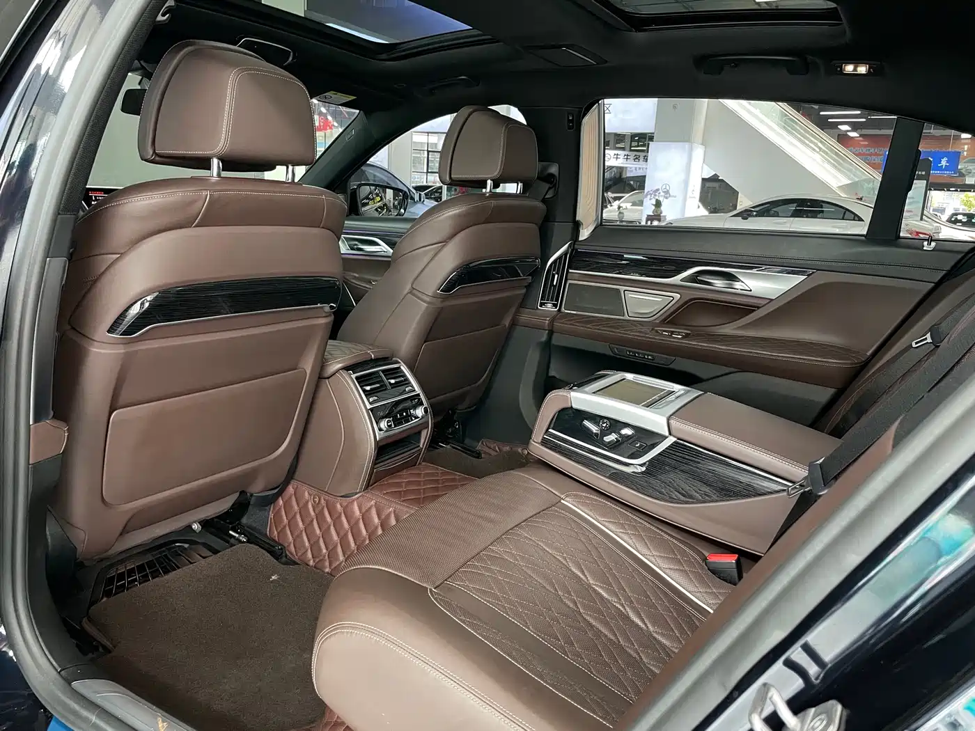 BMW 7 Series 2019 740Li Leading M Sport Package фото 9