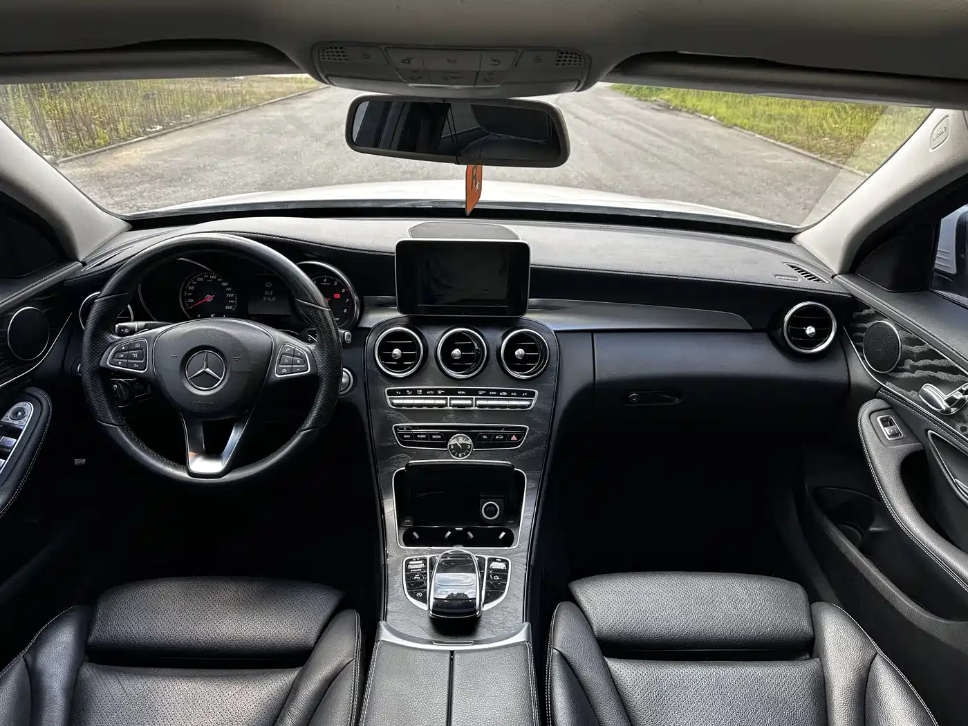 Photo 10 - Mercedes-Benz C-Class