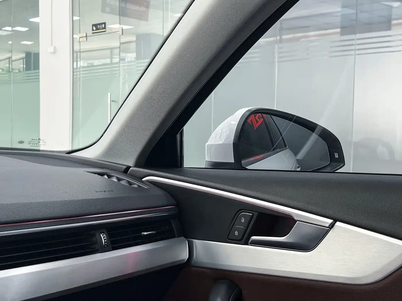Фото 14 - Audi A4L