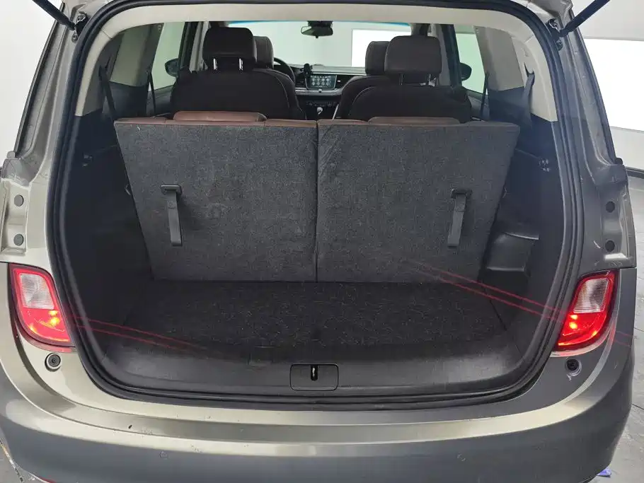 Photo 4 - Buick GL6