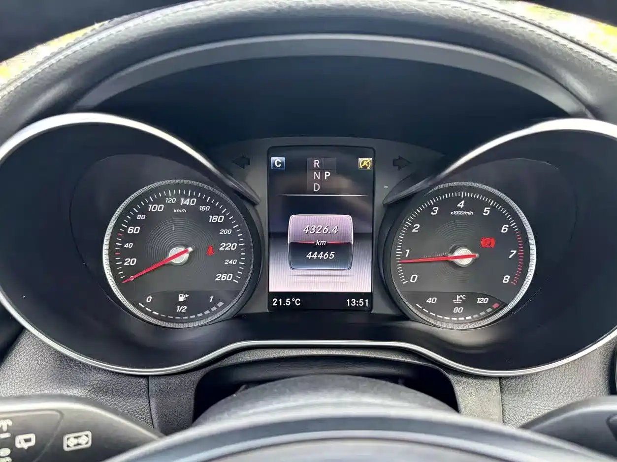 Mercedes-Benz GLC 2019 GLC 260 4MATIC Luxury фото 5