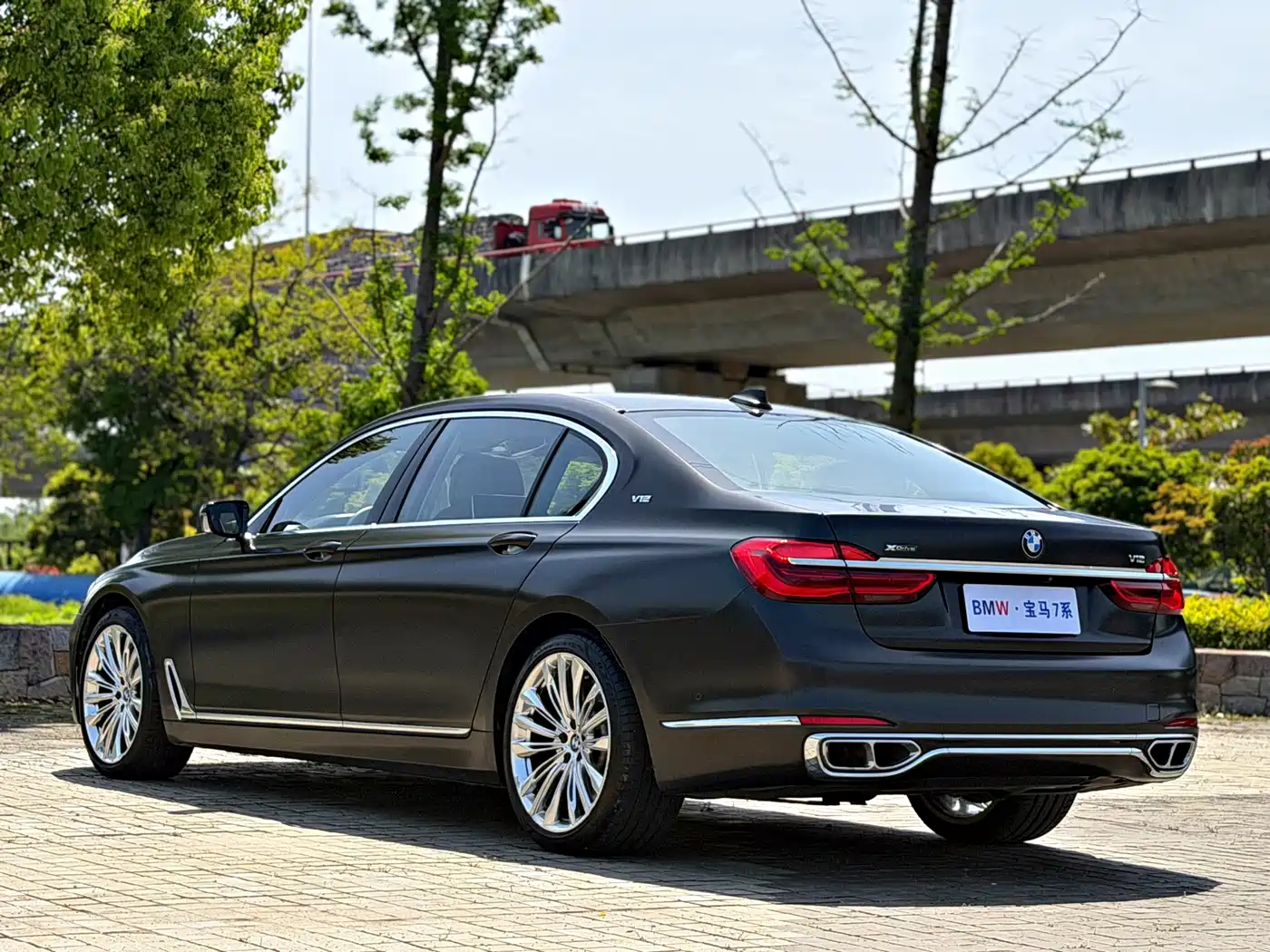 BMW 7 Series 2017 M760Li xDrive Excellence Luxury фото 17