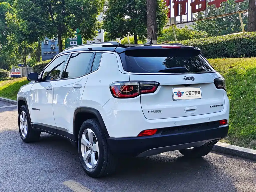 Фото 4 - Jeep Compass