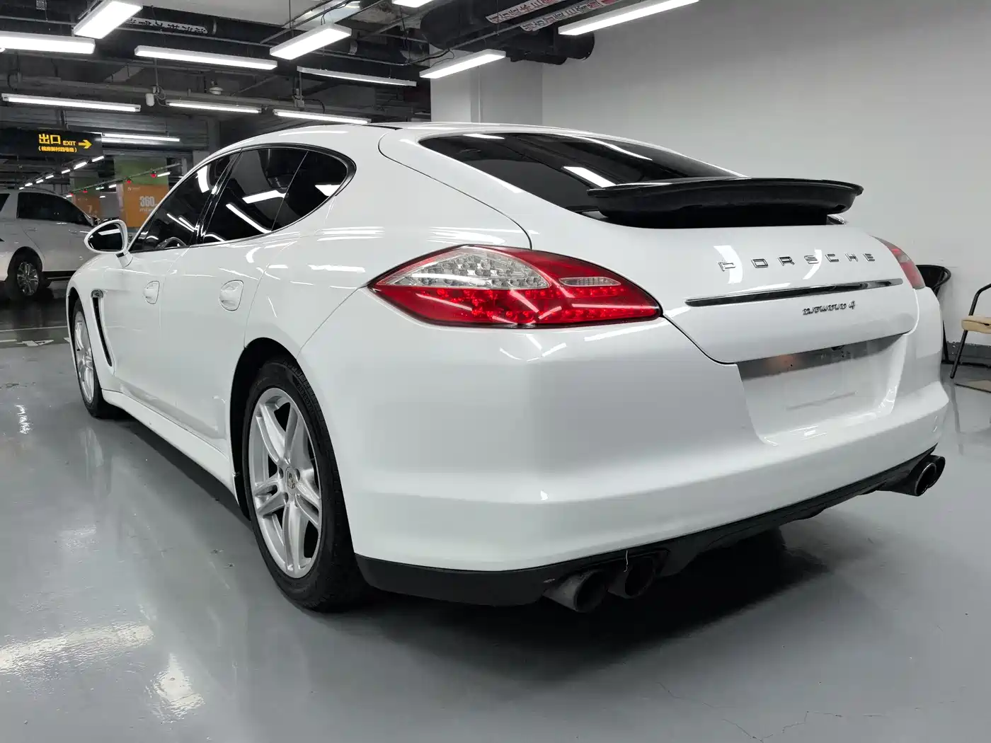 Porsche Panamera 2010 Panamera 4 3.6L фото 18