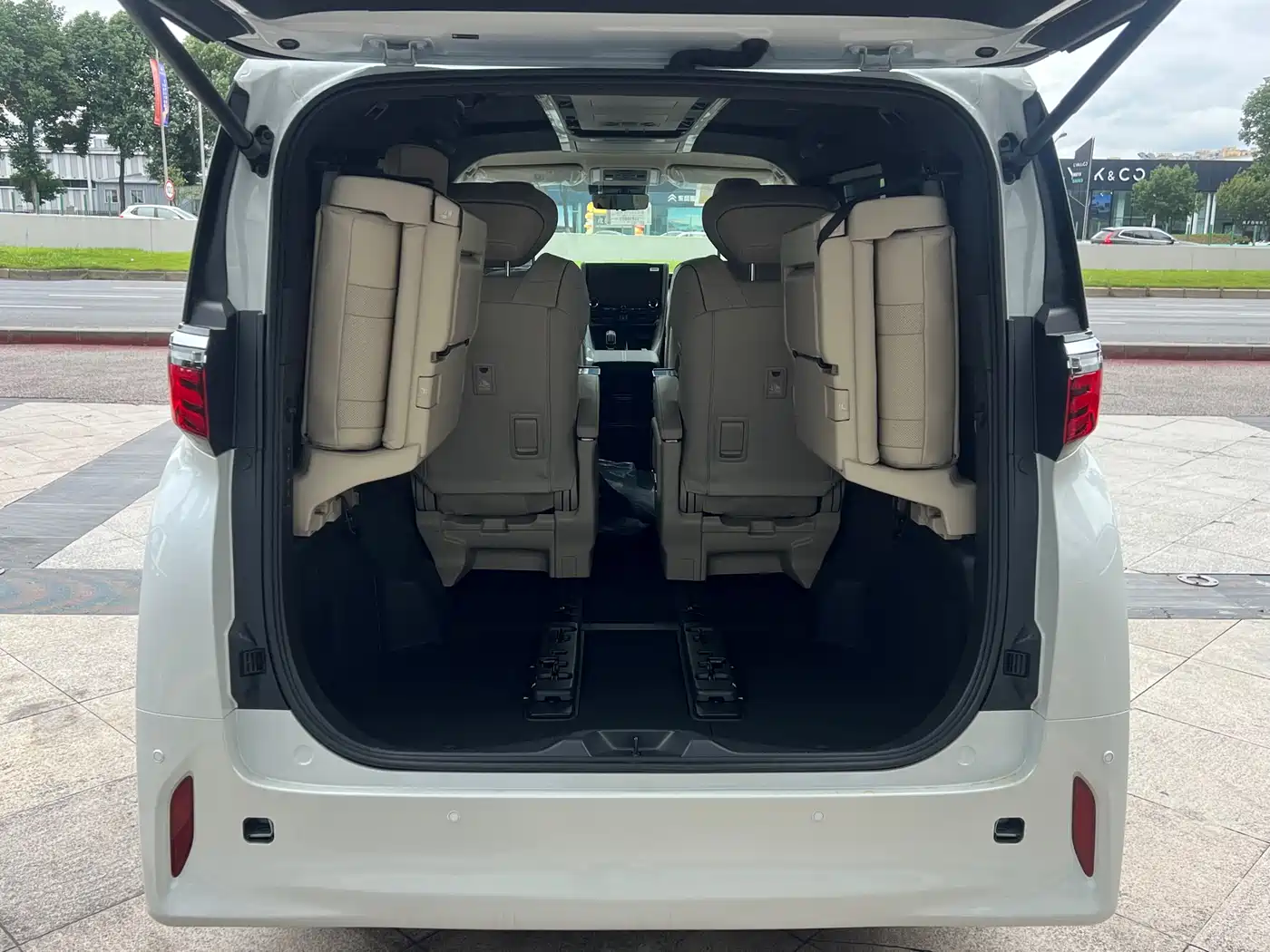 Toyota Alphard 2024 Hybrid 2.5L Prestige Edition фото 24