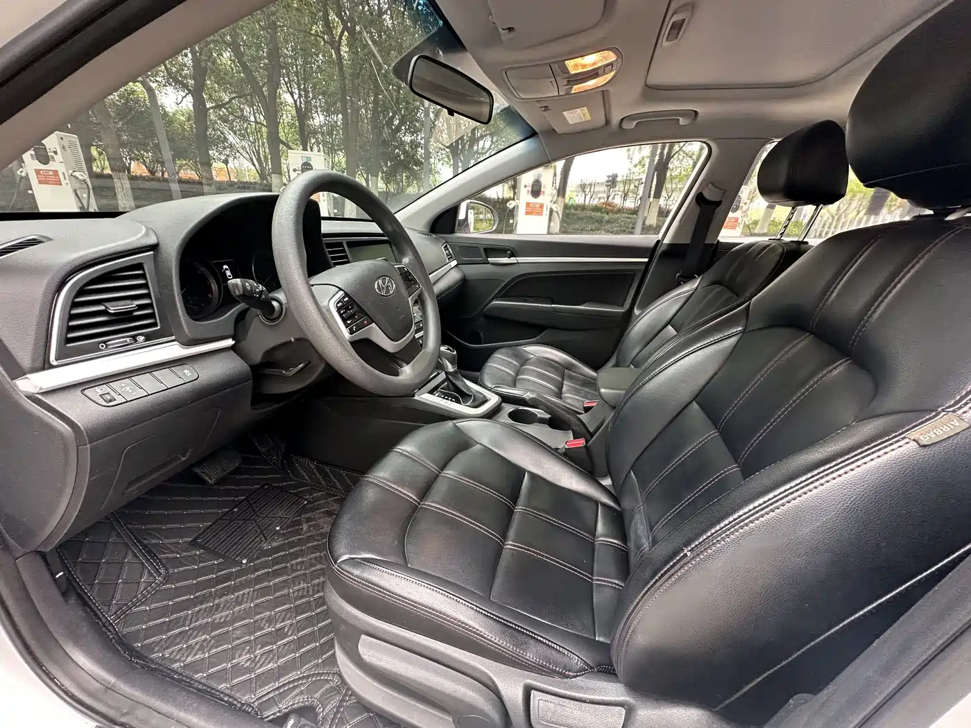 Hyundai Elantra 2016 Model 1.6L Automatic Smart Elite фото 7