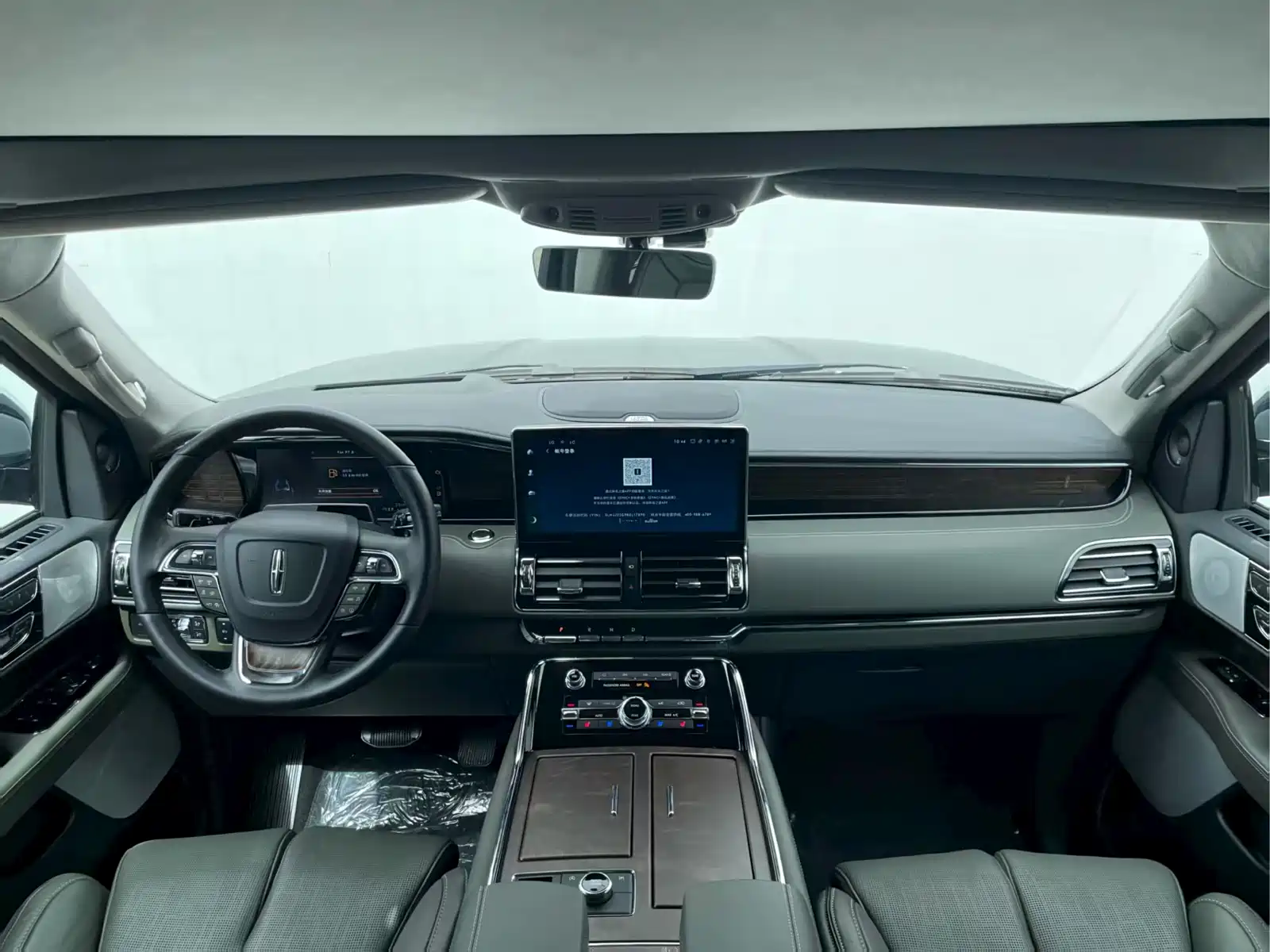 Фото 6 - Lincoln Navigator