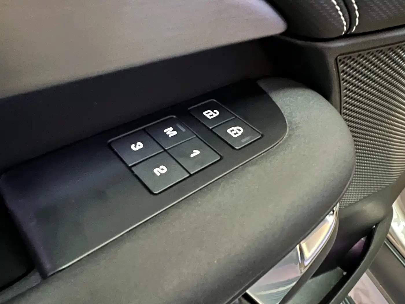 Land Rover Discovery 2023 360PS R-Dynamic SE фото 12