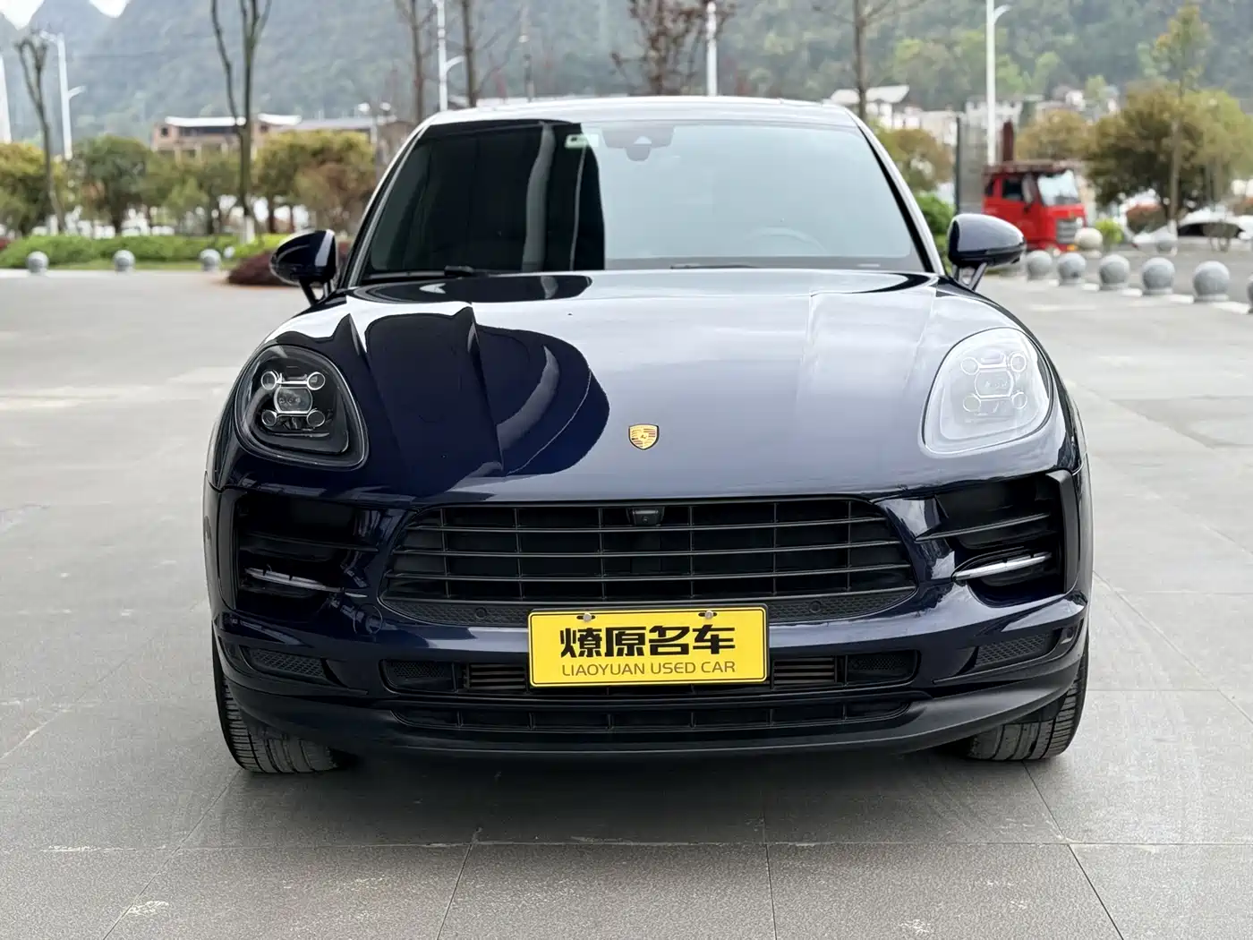 PORSCHE MACAN