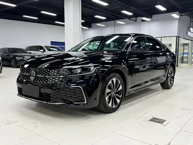 VOLKSWAGEN PASSAT 2023