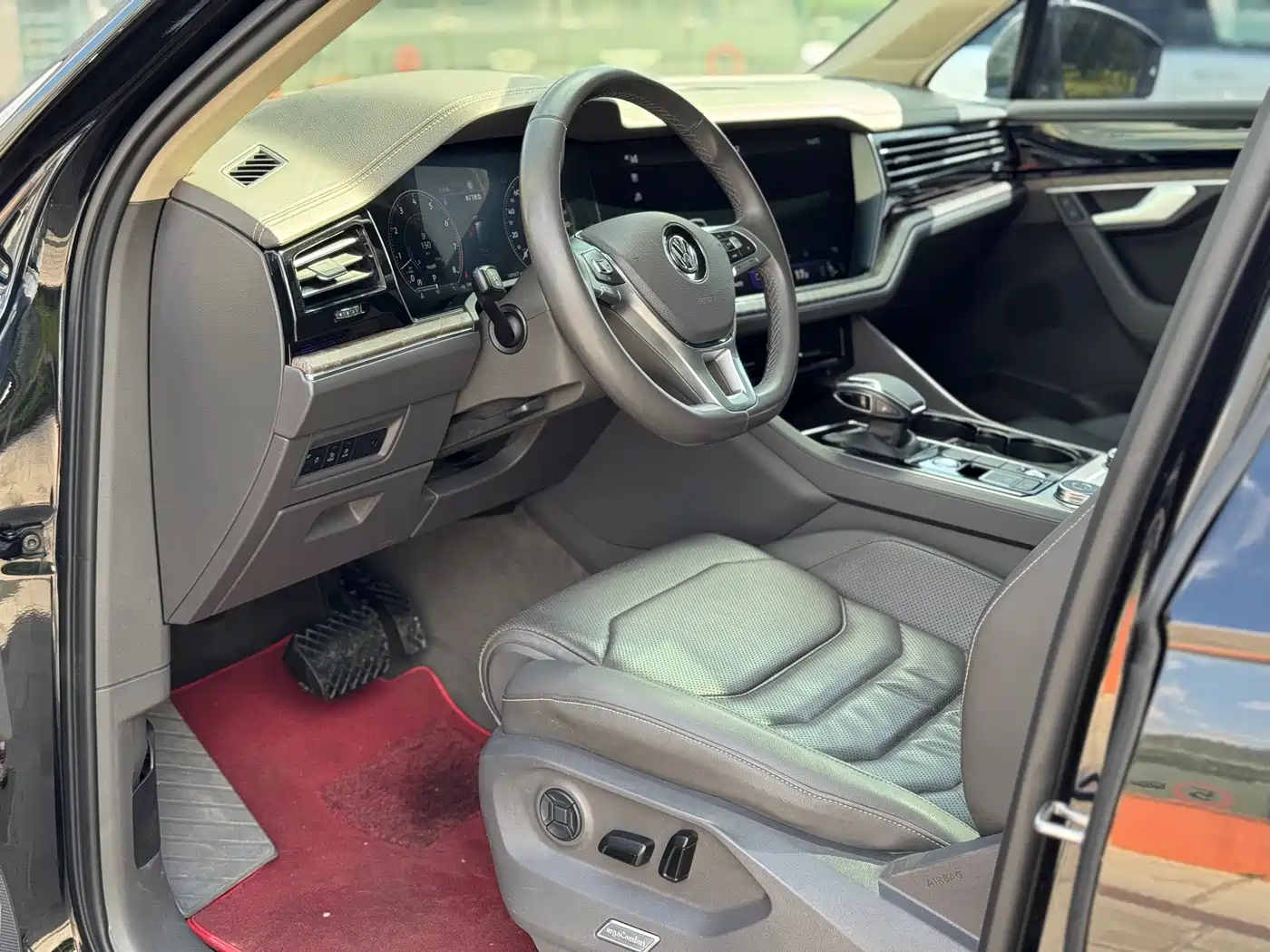 Volkswagen Touareg 2019 3.0TSI Sharp Edge Edition China VI фото 4