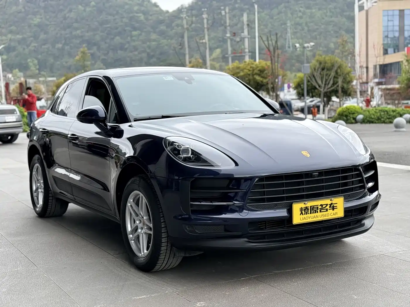 PORSCHE MACAN