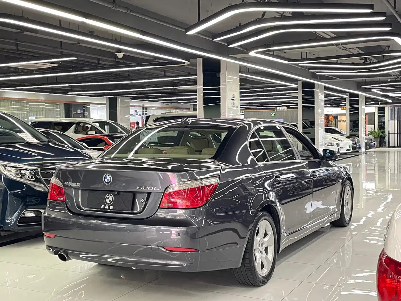 BMW 5 Series 2009 520Li Premium фото 4